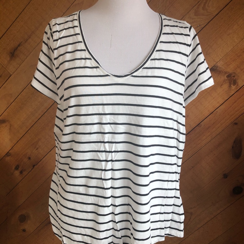 Torrid size 0 girlfriend T black & white stripes